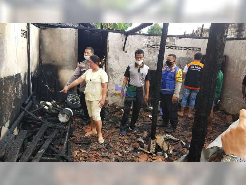 Diduga Akibat Korsleting Listrik, Sebuah Rumah di Trucuk, Bojonegoro Hangus Terbakar