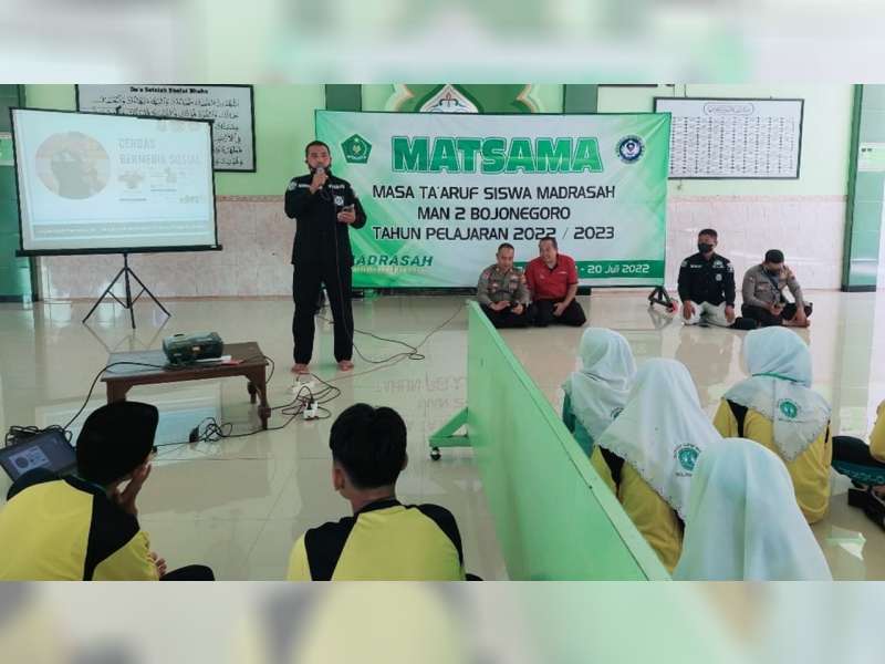 Gandeng Humas Polres, MAN 2 Bojonegoro Edukasi Siswa Cerdas Bermedsos dan Deklarasi Anti Hoaks