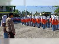 Polisi Berikan Bekal Baris Berbaris pada Santri Ponpes Darussalam Sumberrejo, Bojonegoro
