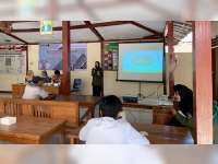 Mahasiswa IKIP PGRI Bojonegoro Sosialisasikan 'Program Omah Seni' di Desa Kawengan