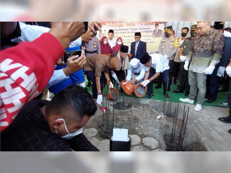 Menparekraf Sandiaga Uno Laksanakan Peletakan Batu Pertama Pembangunan STEBIA Bojonegoro