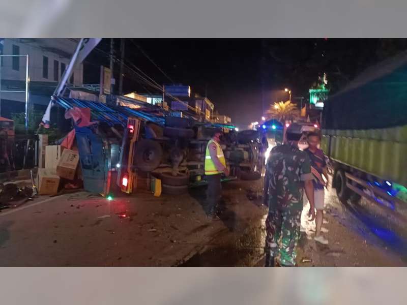 Tabrakan 2 Truk di Kalitidu, Bojonegoro, Seorang Pengemudi Luka-luka