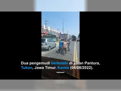 Viral, 2 Pengemudi di Tambakboyo, Tuban Berkelahi di Tengah Jalan