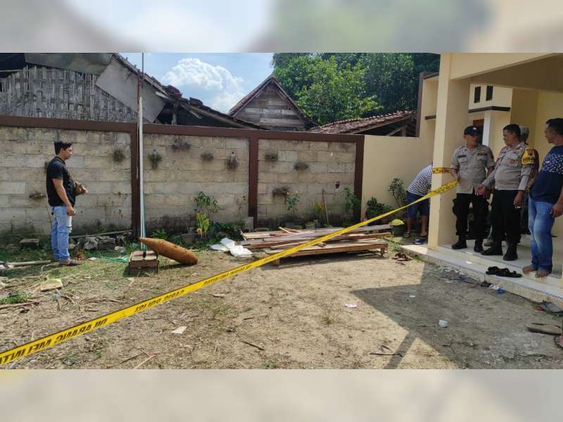 Sebuah Benda Diduga Bom Ditemukan Warga Blora