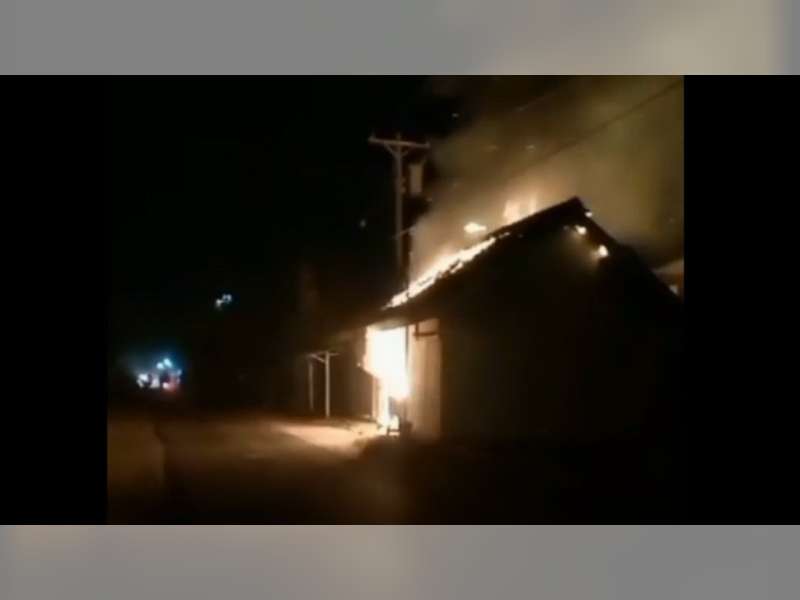 Lupa Matikan Kompor, 3 Kios di Desa Bogowanti, Blora Terbakar