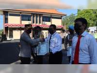 16 Anggota Polres Bojonegoro Berprestasi Terima Penghargaan dari Kapolres