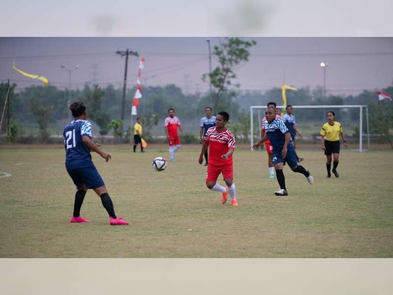 Pertandingan Sepakbola Persahabatan, Tim EMCL Mapu Imbangi Tim Muspika Gayam