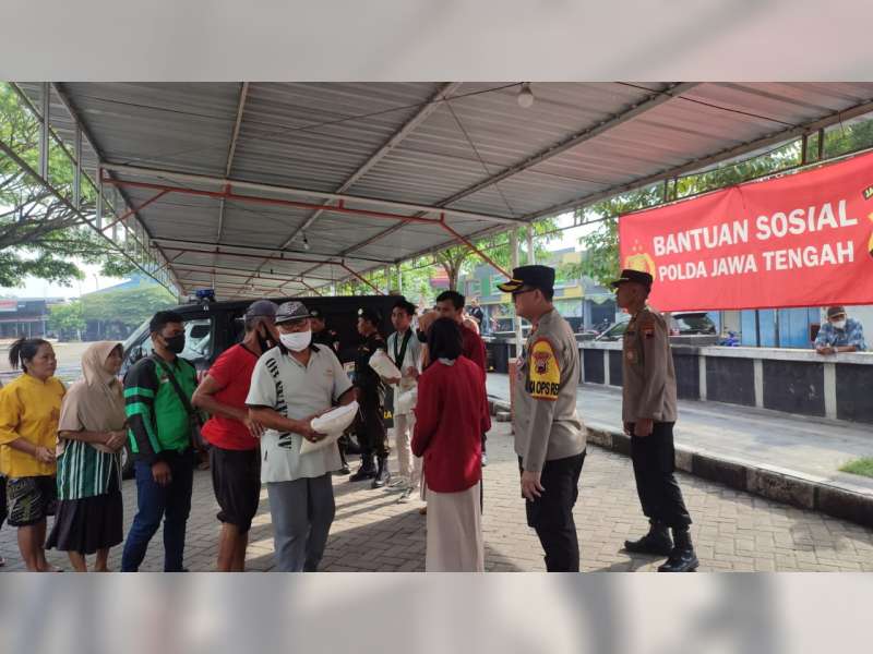 Polres Blora Bersama Elemen Masyarakat Salurkan Bantuan dari Polda Jateng pada Kaum Duafa