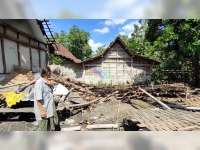 Diterjang Angin Kencang, Sejumlah Bangunan di Ngasem, Bojonegoro Rusak hingga Roboh