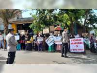 Puluhan Emak-emak di Todanan, Blora Gelar Aksi Demo, Tuntut Penutupan Karaoke CI