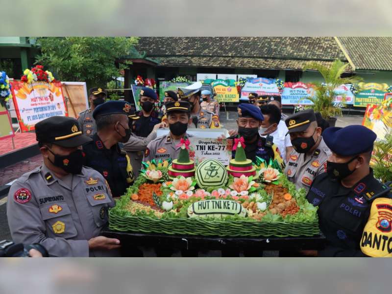 HUT Ke-77 TNI di Bojonegoro, Polisi Beri Kejutan pada TNI