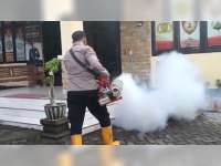 Antisipasi Penyakit DBD, Polsek Tambakrejo, Polres Bojonegoro Lakukan Fogging