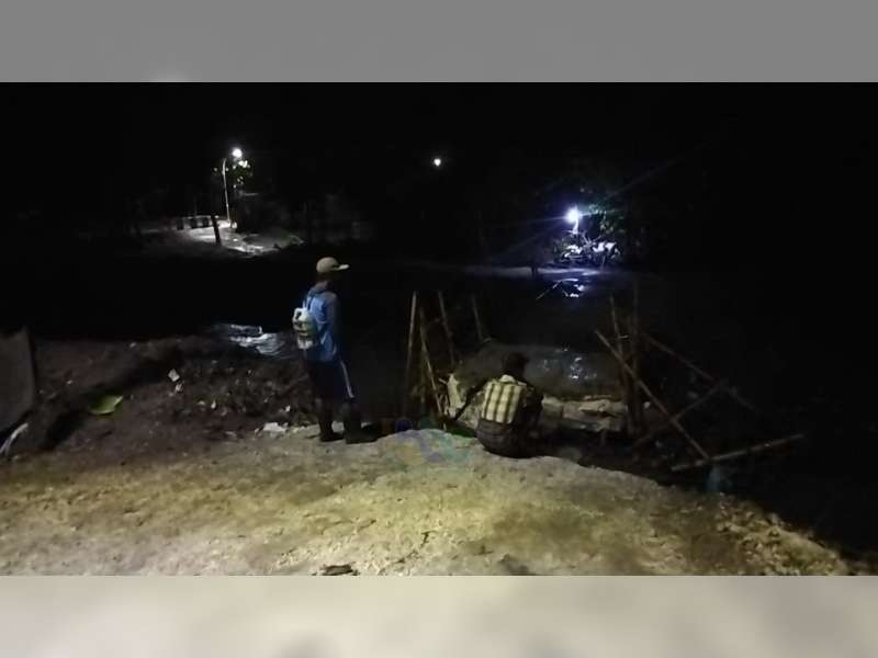 Diterjang Arus Sungai, Jembatan Darurat di Kapas, Bojonegoro Ambrol