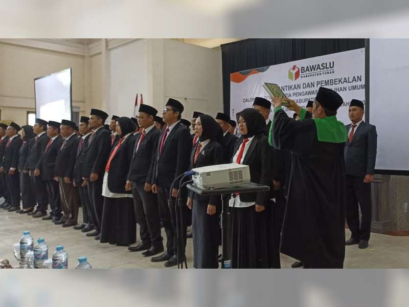 Bawaslu Tuban Lantik 60 Panwaslu Kecamatan