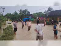 Tanggul Sungai Jebol, Banjir Terjang Desa Bobol, Kecamatan Sekar, Bojonegoro