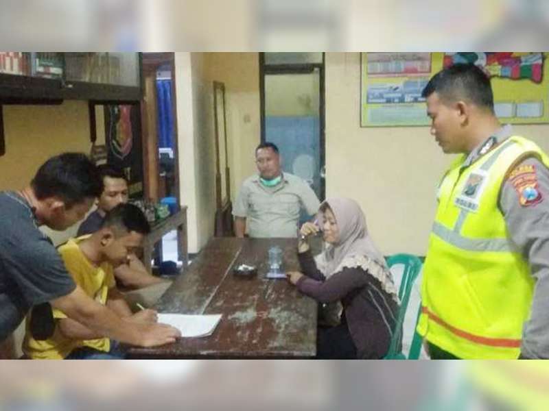 Viral, 2 Pedagang di Baureno, Bojonegoro Cekcok Rebutan Lapak Jualan, Polisi Lakukan Mediasi