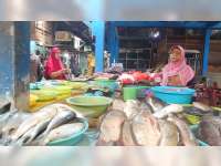 Dampak Cuaca Ekstrem, Harga Ikan Laut di Bojonegoro Naik, Permintaan Pembeli Menurun