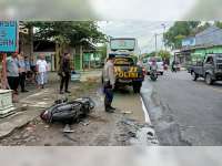 Diduga Mengantuk, Pemotor di Baureno, Bojonegoro Luka Berat Tertabrak Bus