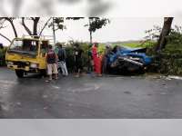 Tabrakan Truk Vs Suzuki S-Presso di Sumberrejo, Bojonegoro, Satu Orang Tewas, 4 Lainnya Luka-Luka