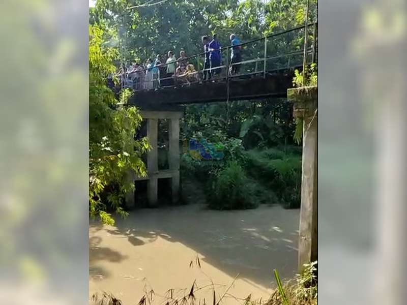 Perempuan Warga Ngasem, Bojonegoro Diduga Ceburkan Diri dari Atas Jembatan ke Sungai