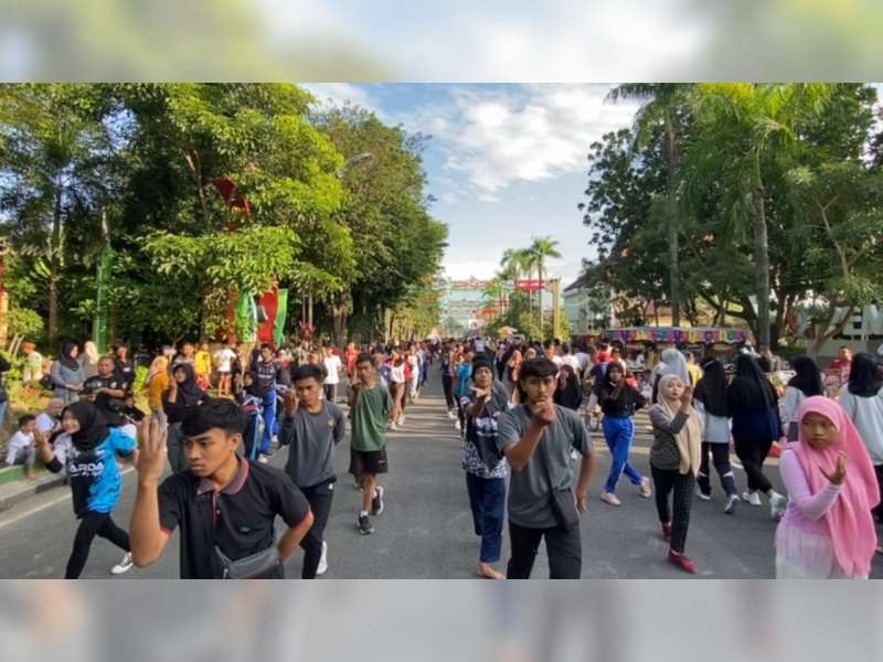 500 Pesilat Peragakan Jurus Bersama-sama di Gelaran CFD Alun-alun Bojonegoro