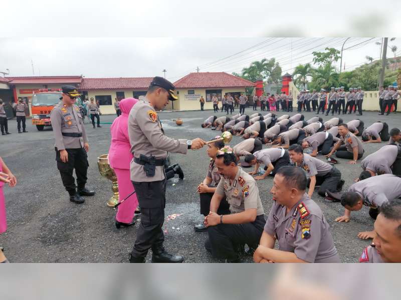 62 Personel Polres Blora Terima Kenaikan Pangkat, 20 Personel Lainnya Jalani Pensiun