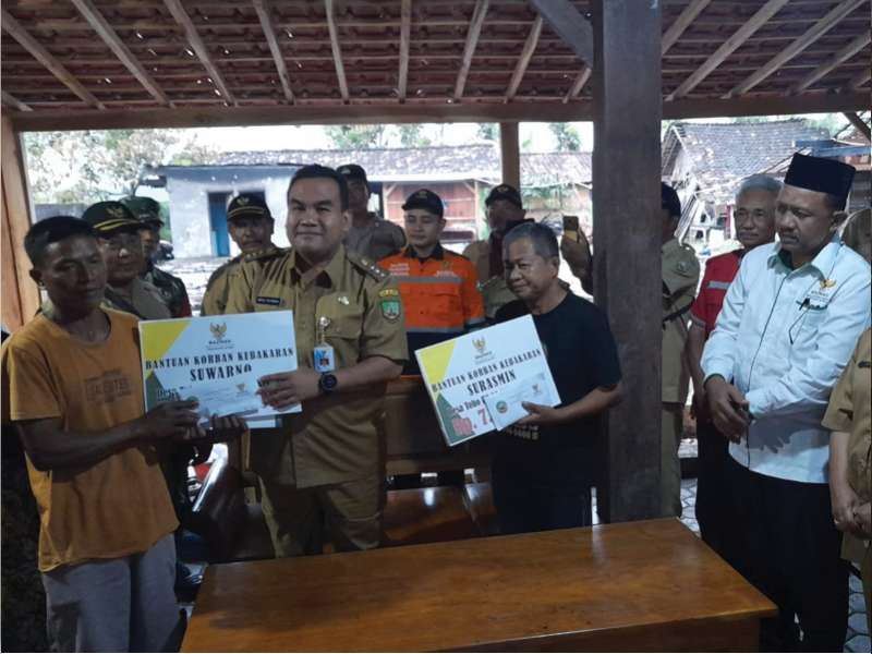 Bupati Blora Serahkan Bantuan untuk Korban Kebakaran