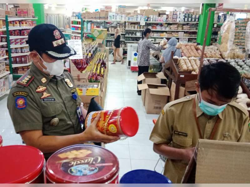 Gandeng Satpol PP, Dinkes Blora Sidak Mamin di Swalayan