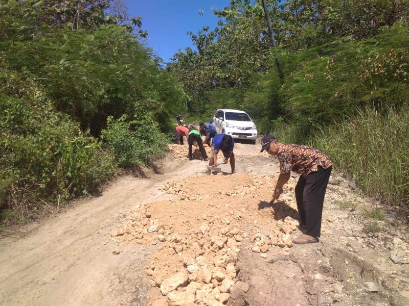 Pemkab  Blora Tangani Sementara Jalan Rusak Parah di  Desa Kepoh