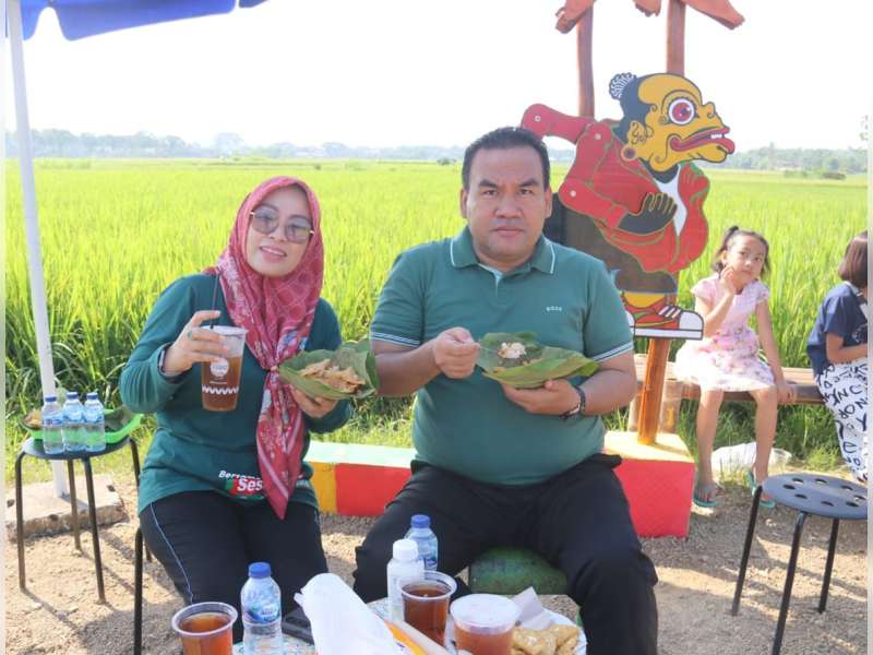 Pasar Krempyeng Sono Gede, Sensasi Kuliner Tradisional di Tengah Hijaunya Sawah