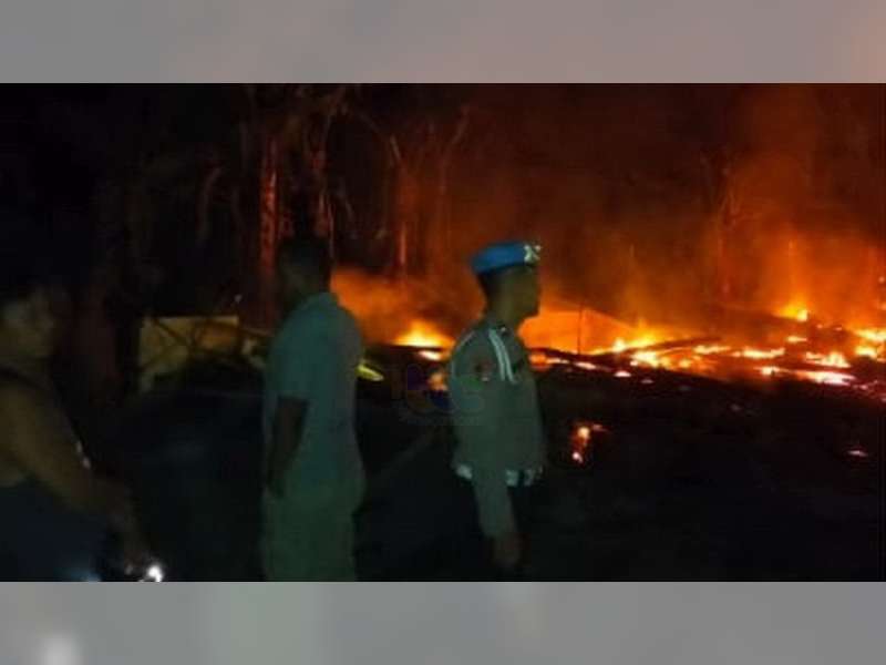 Diduga Korsleting Listrik, Rumah Warga Ngasem, Bojonegoro Terbakar, Kerugian Capai Rp 120 Juta