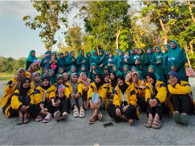 Mahasiswa KKN Unigoro Gelar Pelatihan Manfaatkan Limbah Plastik untuk Ibu-ibu PKK