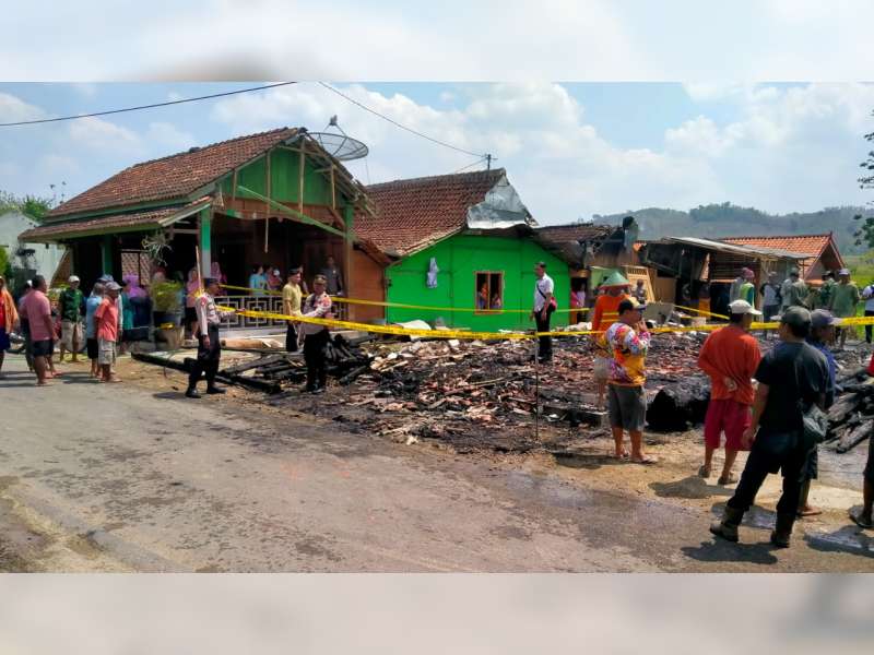 Bakar Limbah Kayu, Satu Rumah Warga Jiken, Blora Hangus Terbakar