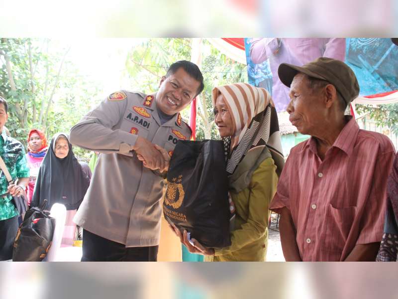 Polres Blora Serahkan Bantuan Sarana Air Bersih Di Desa Gempolrejo Tunjungan