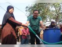 Bupati Blora Bersama Alumni STPDN/IPDN Salurkan Air Bersih
