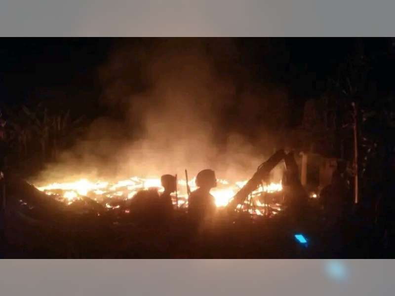 Diduga Akibat ‘Bediang’, Kandang dan Rumah Warga Ngasem, Bojonegoro Ludes Terbakar