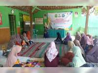 Mahasiswa KKN IAI Al Hikmah Tuban Gelar Pelatihan Olah Ubi Jadi Carang Mas di Desa Menilo Kecamatan Soko