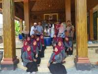 KKN Mahasiswi IAI Al-Hikmah Tuban Gelar Pelatihan Buat Pestisida Nabati