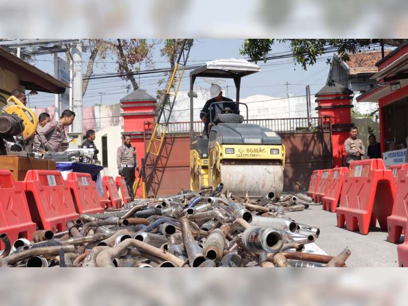 Polres Blora Musnahkan Ribuan Barang Bukti Knalpot Brong yang Meresahkan Warga