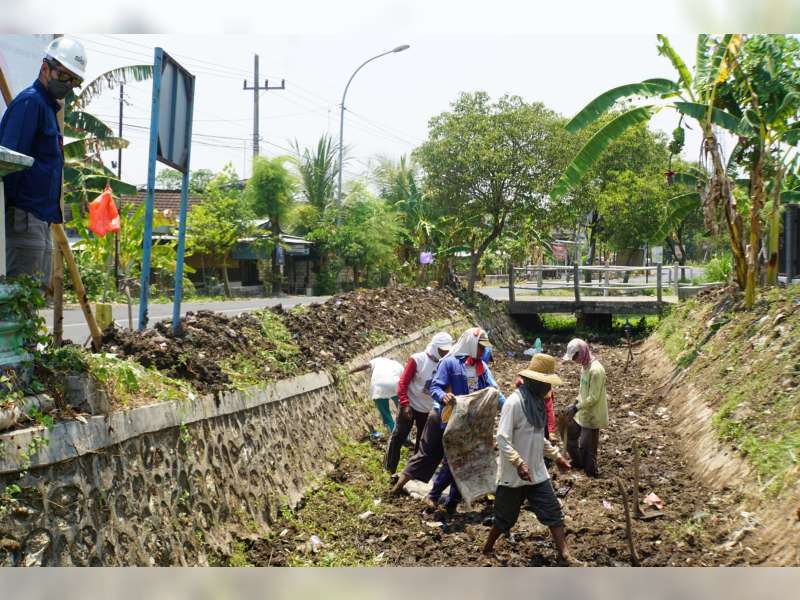 Antisipasi Banjir, SIG Pabrik Tuban Normalisasi Drainase