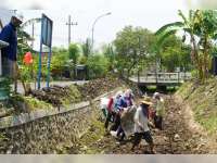 Antisipasi Banjir, SIG Pabrik Tuban Normalisasi Drainase