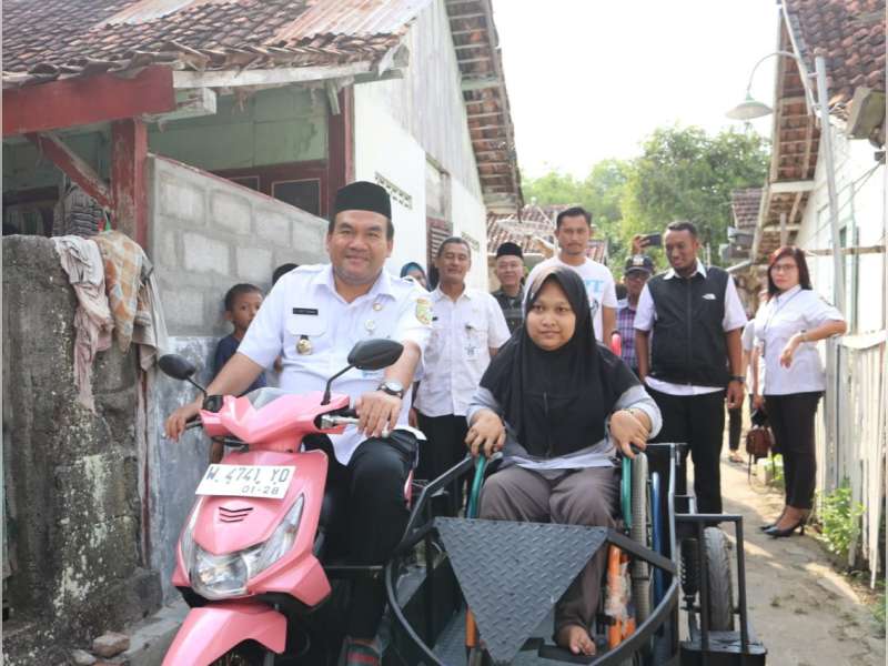 Bupati Blora Serahkan Motor Modif untuk Vea, Bocah Difabel Tulang Kaki yang Ingin Jadi Dokter