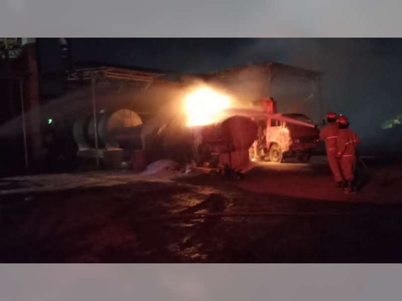 Sebuah Truk di Industri Pengolahan Aspal di Bojonegoro Terbakar, Seorang Pekerja Luka-luka