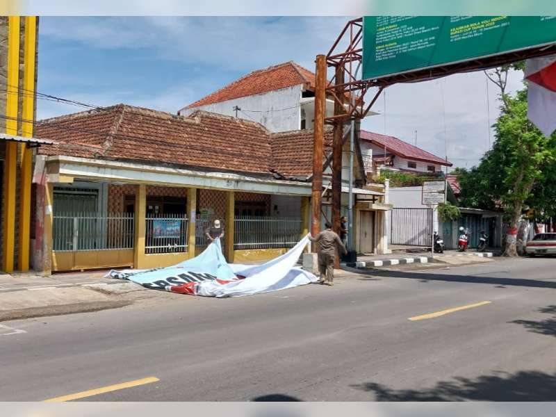 Bawaslu Blora Copot Sejumlah Baliho yang Dinilai Melanggar Aturan