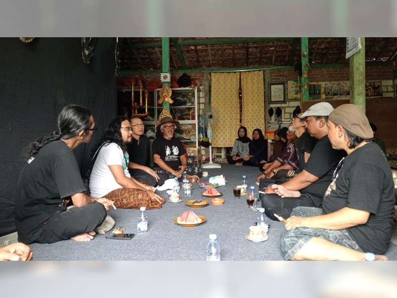 Bersama Sujiwo Tejo, Mas Teguh Kunjungi Sanggar Seni Sayap Jendela Bojonegoro