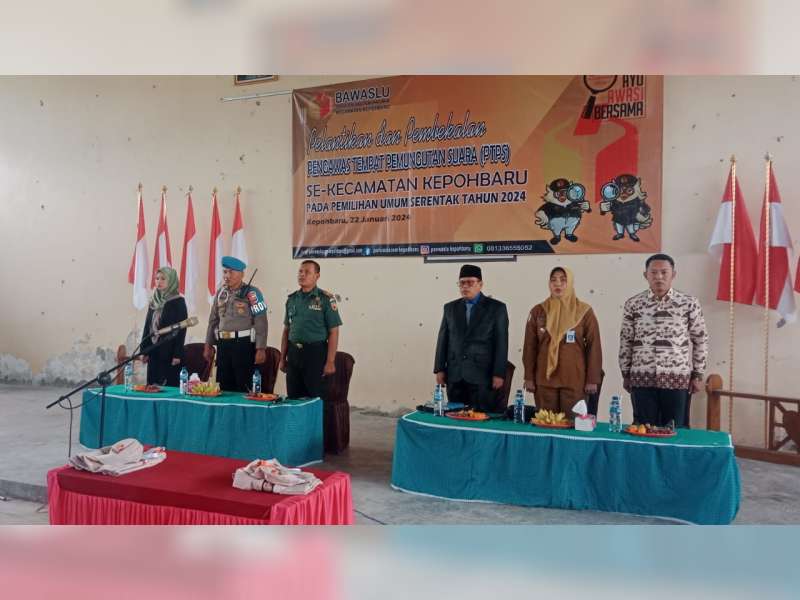Polisi di Kepohbaru, Bojonegoro Laksanakan Pengamanan Pelantikan Anggota PTPS