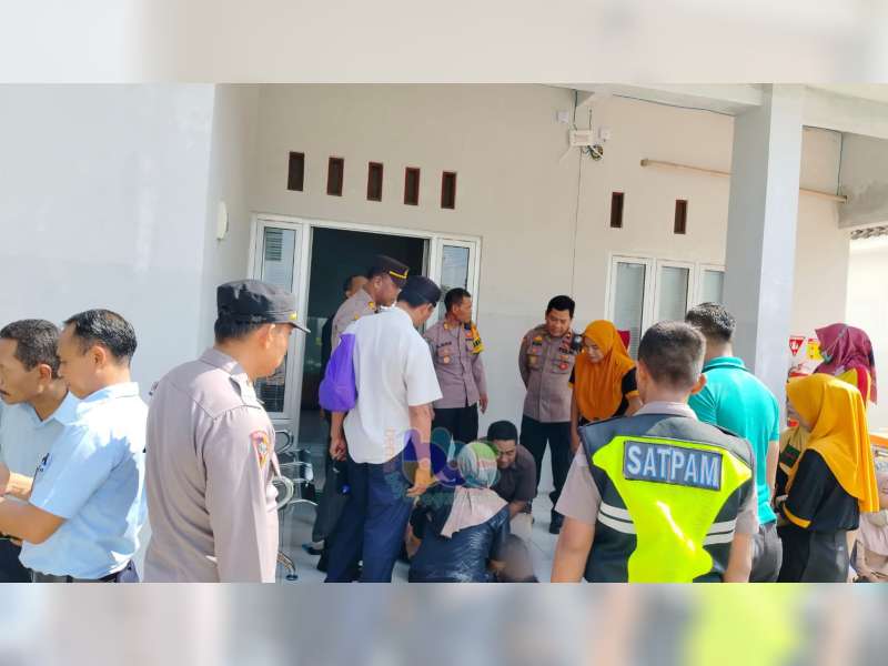 Puluhan Karyawati Perusahan Rokok di Dander, Bojonegoro Alami Kesurupan Massal
