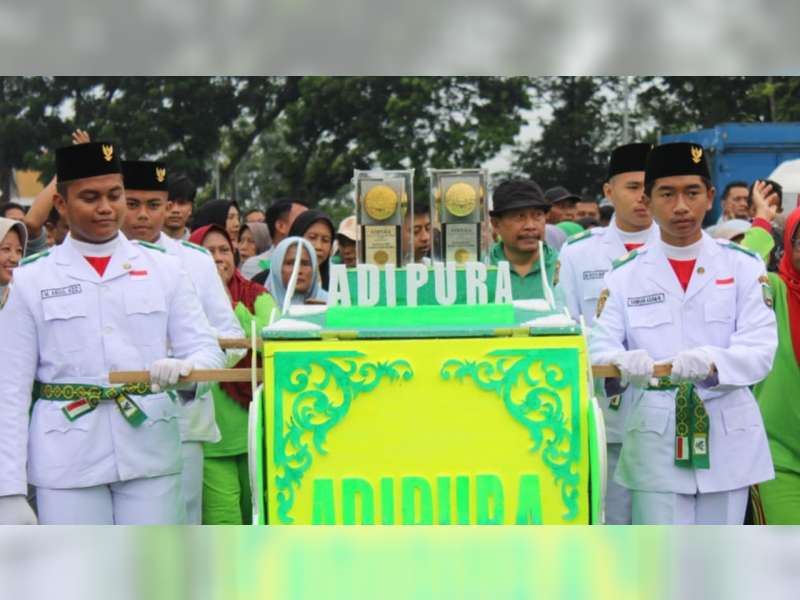 Pemkab Blora Kirab Adipura bersama Petugas Sapu Keliling Jalan Protokol