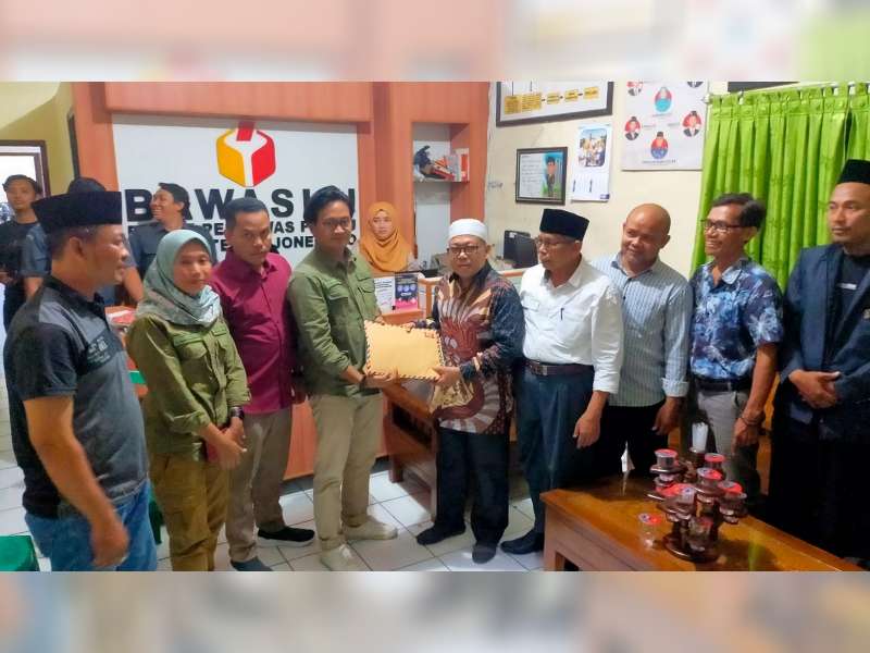 Bapaslon Perseorangan Nurul Azizah-Nafik Sahal Ajukan Gugatan ke Bawaslu Bojonegoro