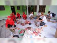 Pekerja Lapangan Banyu Urip, Bojonegoro Berbaur dengan Warga Sebagai Relawan Kurban